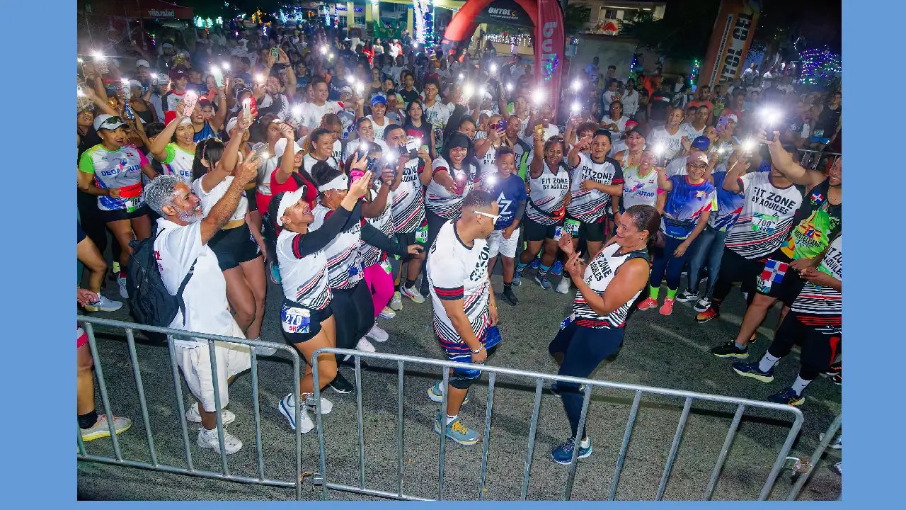 Actividades de calentamiento antes de Santiago Rodriguez Corre 2025. | Foto: Hipolito Peralta